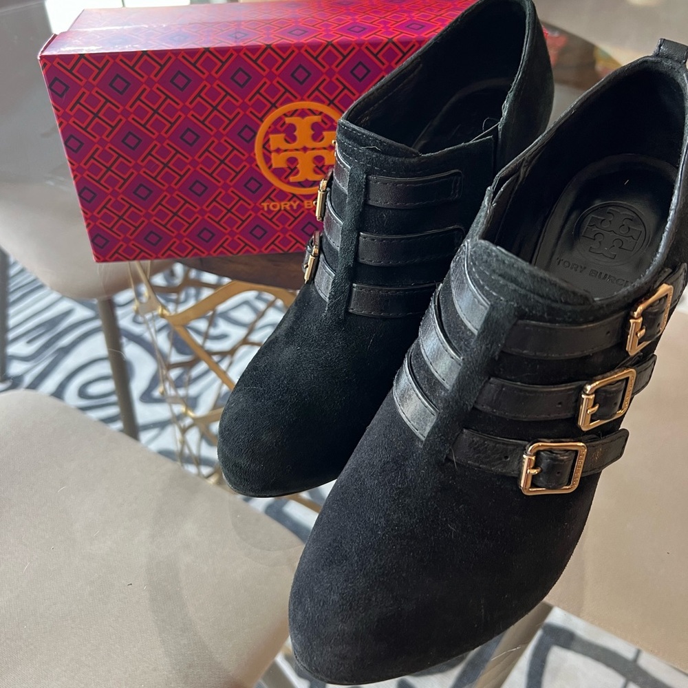Tory Burch Suede Wedge Size 10